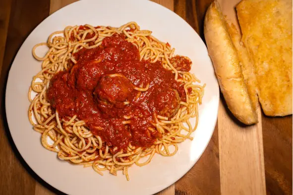 Spaghetti with meatballs and garlic bread.